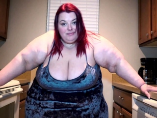 Australian BBW with big boobs gives blowjob