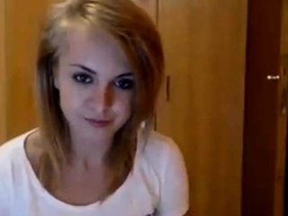 Young girl dancing naked on cam